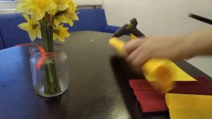 БУКЕТ из 15 нарциссов. КАК упаковать в гофрированную бумагу!