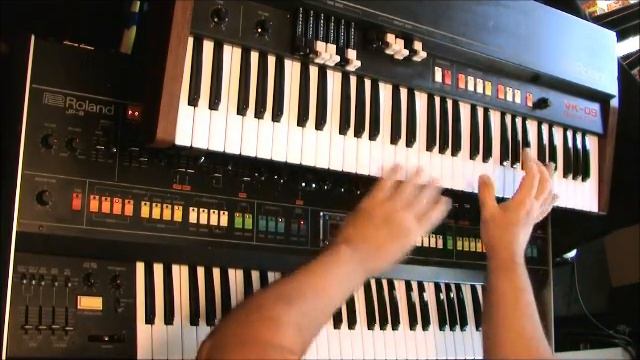 Roland VK09 + Roland Jupiter 8 "Vintage Organ Jam" смотреть онлайн