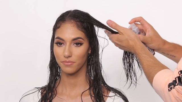 Get the Look: Chris Appleton's Wispy Wave смотреть онлайн