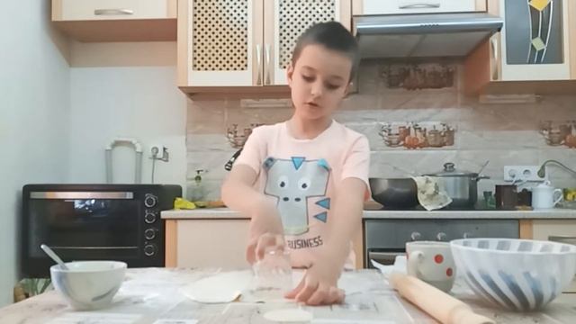 Как вкусно съесть чернику? Что приготовить из черники? Лепим вареники и готовим варенье из черники! смотреть онлайн