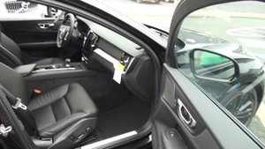 2022 Volvo S60 B5 AWD Momentum Black Edition