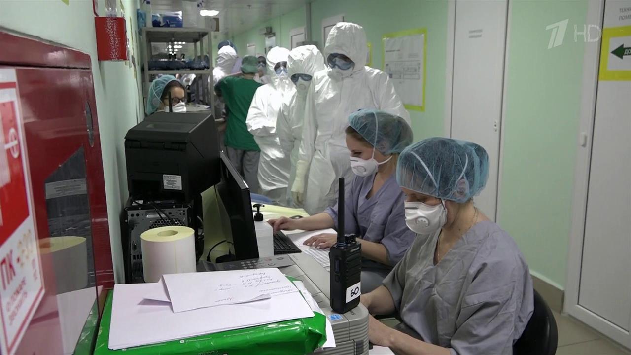 Герои нашего времени: врачи делают все для победы над COVID-19