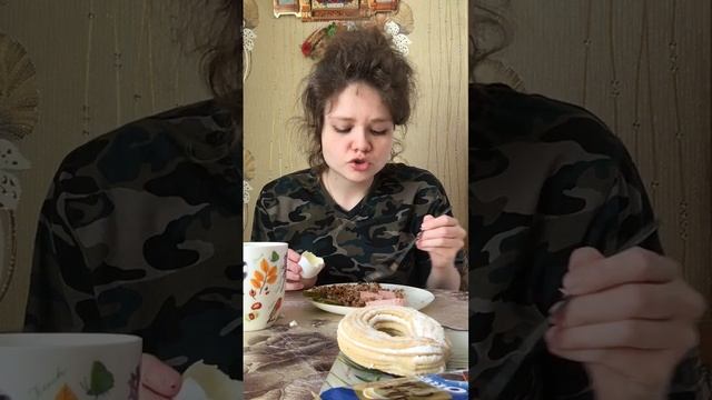 Мукбанг-гречка с салом,колбаса,сладкое/Жестокость подростков смотреть онлайн