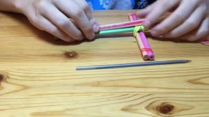 Самодельный АРБАЛЕТ из карандашей и резинок | CheGuevara TV