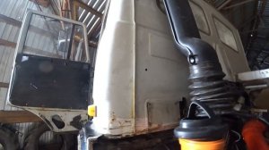 6/16 Ремонт сиденья МАЗ-5551, воздухозаборник закреплен, АКБ на зарядку.  (26 февраля)