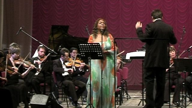 Denise Perrier - April In Paris смотреть онлайн