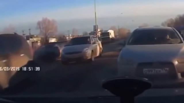 Прикол Упёртый бычок на дороге смотреть онлайн