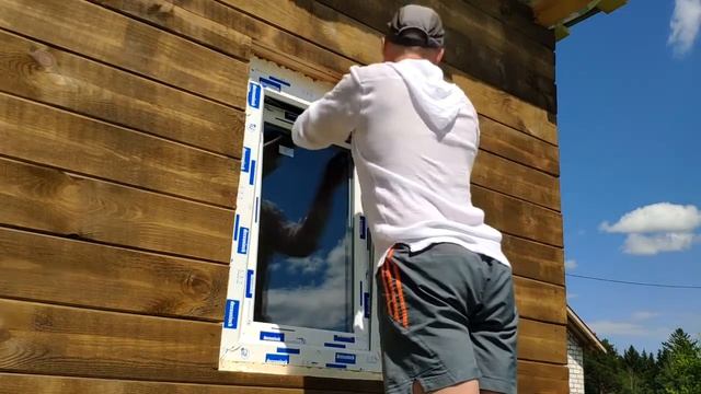 Устанавливаем дверь и окно в мастерскую. Часть 6 смотреть онлайн