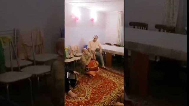 первый раз, Харе Кришна, Константин поёт