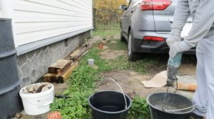 30. Столбчатый фундамент под автомобильный навес. Замес пескобетона.