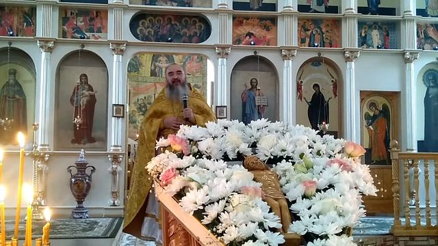 Огради нас, Господи, силою Честнаго и Животворящего Твоего Креста, и сохрани нас от всякаго зла. смотреть онлайн