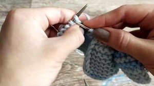 Пинетки спицами/самый простой способ вязания ?