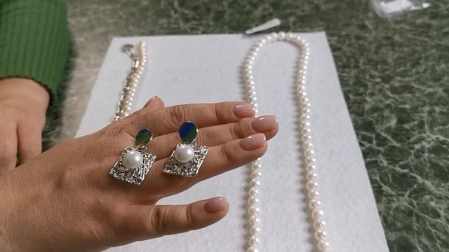Натуральные украшения из жемчуга.