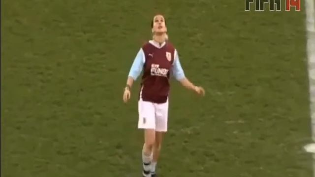 Lionel Messi, Cristiano Ronaldo and Ronaldinho in 1 Girl freestyle soccer vk.com/ea_fifa14 mix смотреть онлайн