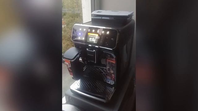 Кофемашина Philips Series 4300 LatteGo (EP4341, EP4343, EP4346, EP4349) смотреть онлайн