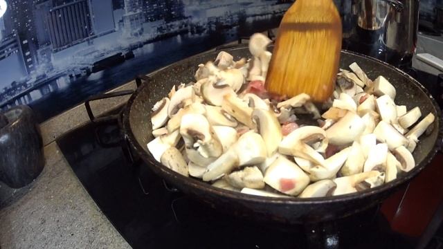 Паста с грибами и беконом. #повкусу #паста#грибы#бекон#ужин #обед#макароны#сливки#семья смотреть онлайн