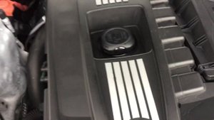 N54b30 посторонний глухой стук.