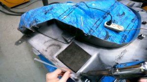 Качественный ремонт оторванных тонких пластиковых креплений на деталях автомобиля.