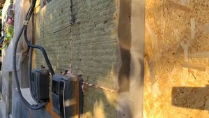 @0077 Монтаж ящика с электрическим счётчиком в плите базальта на фасаде.