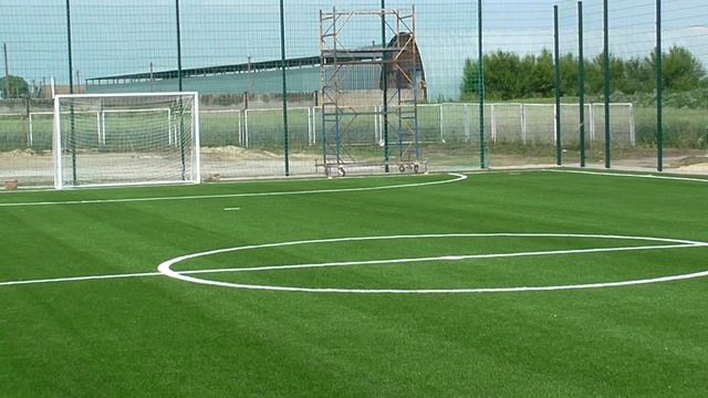 Новое футбольное поле с искусственным покрытием смотреть онлайн