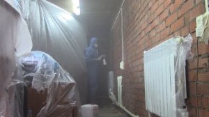Покраска кирпичных стен водоэмульсионной краской Подготовка стен из кирпича к покраске своими рукам