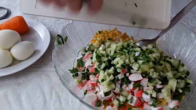 Салат с крабовыми палочками смотреть онлайн