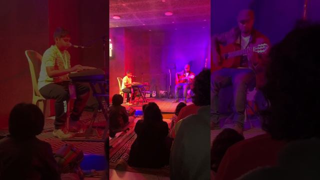 Himaksh’s piano performance live@ The Raft смотреть онлайн