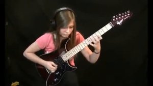 14 летняя девочка играет Вивальди на гитаре