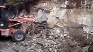 Fiat-Kobelko trhanie skaly