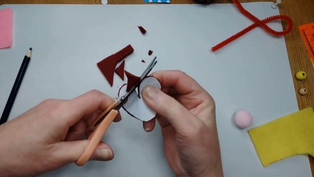 2 простые поделки из шишек для детей к Новому году смотреть онлайн