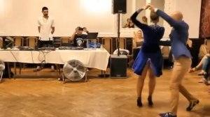 А ДОЖДЬ ВСЁ ЛЬЁТ