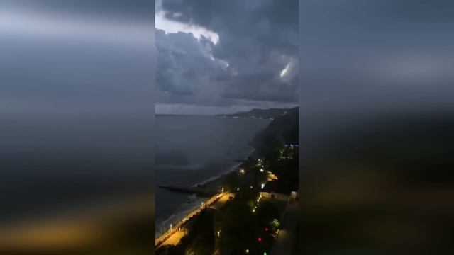 Смерч на Чёрном море в Небуге, Агое, Туапсе и Шепси смотреть онлайн