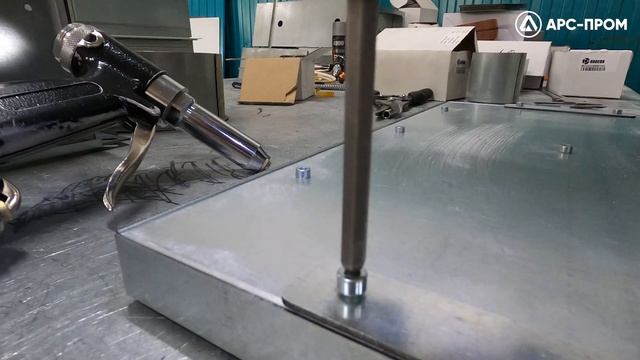 Сборка противопожарного клапана УКД1 в производственном цехе АРС-Пром