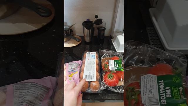За эти продукты отдала в Англии 20 фунтов. смотреть онлайн