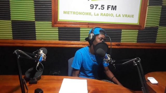 Jee C Fent Real OG t'ap prezante HOULALA nan Radio Metronome Jacmel смотреть онлайн