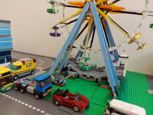 Парк аттракционов в городе LEGO