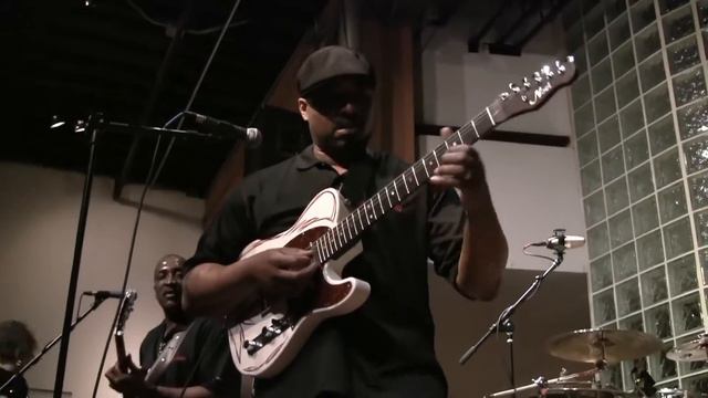 Dexter O'Neal and Funk Yard - Long Train Running смотреть онлайн