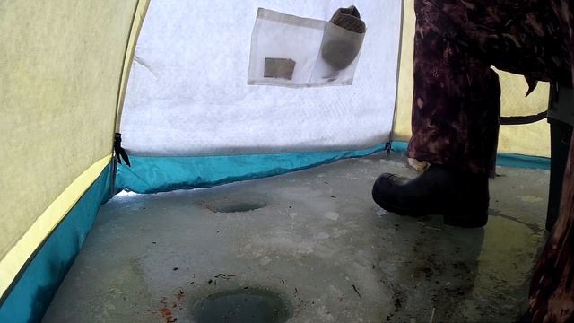 Как клюет мелкий карась зимой смотреть онлайн