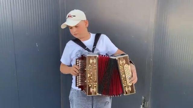 Паренёк вжёг на гармони?/Гармонь Гаращенкова! смотреть онлайн