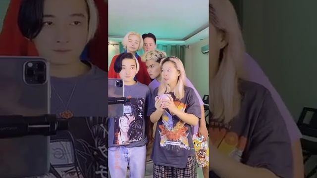 Друт как можно скорее на улицу выходить ? смотреть онлайн