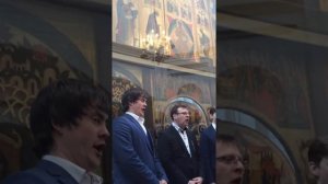 Canto religioso en la Catedral de San Basilio en Moscú