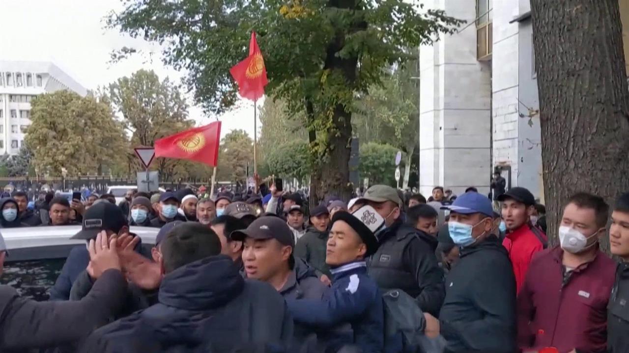 В столице Киргизии первая ночь после введения режима ЧП прошла относительно спокойно