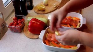 Лосось запечённый в духовке с овощами.