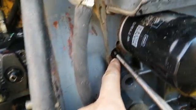 устраняем течь  масла с маслонасоса двигатель дойц  DEUTZ