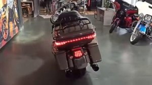 CVO Limited 117 Harley-Davidson 2021 Bronze Armor