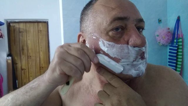 Бритьё опасной бритвой Фредерик Хердер смотреть онлайн