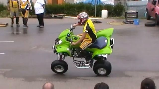 Квадроцикл- фигурное вождение просто супер. смотреть онлайн