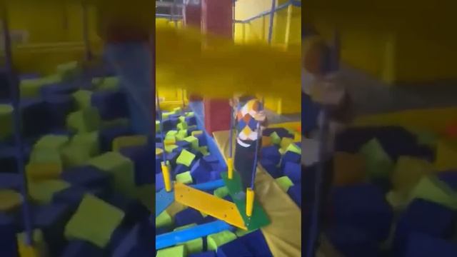 сыночек с крестной мамой в игровой комнате #дети #игроваякомната #тц #playroom