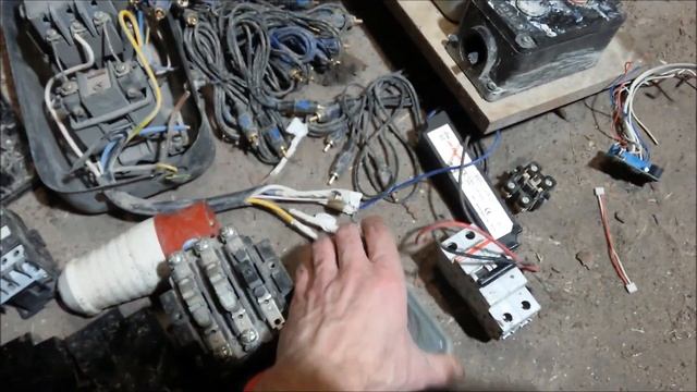 Сталк за цветным металлом и радиодеталями по не заброшенному заводу!! Много меди и серебра!!!!! смотреть онлайн