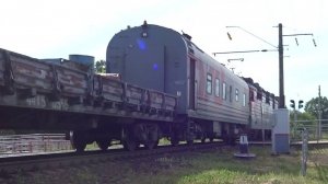 Электровоз ВЛ80с-504 во главе состава из порожних платформ